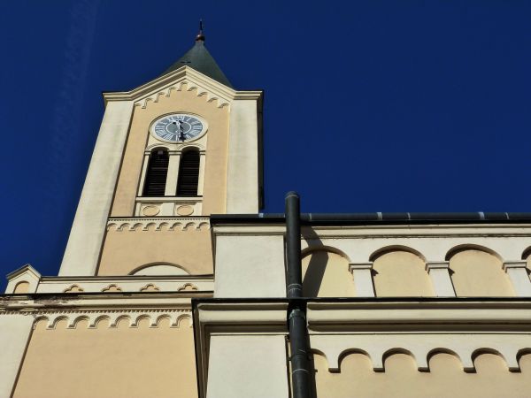 Cost of Church Gutter Installation in San Francisco